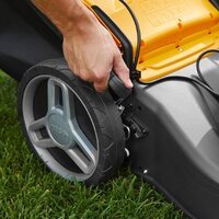 Vejapjovė akumuliatorinė STIGA Collector 48 S AE Kit (48V, savaeigė, 5 Ah)