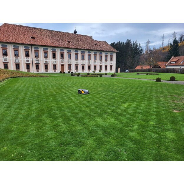 Robotas vejapjovė STIGA A 10000 (bevielis, iki 120 arų)